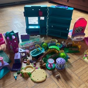 Vintage 1992 Littlest Pet Shop Blue Playset Carry Case Kenner LPS Figures Lot